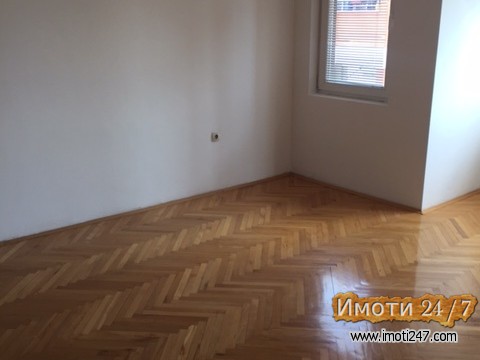 Se iznajmuva stan vo Debar Maalo na odlicna lokacija