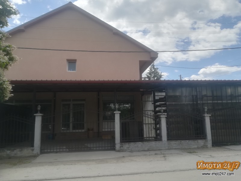 СЕ ПРОДАВА КУЌА