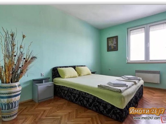 Izdavam trosoben Stan vo Centar