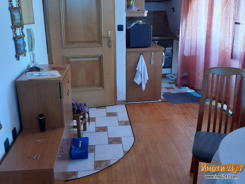 Se izdava