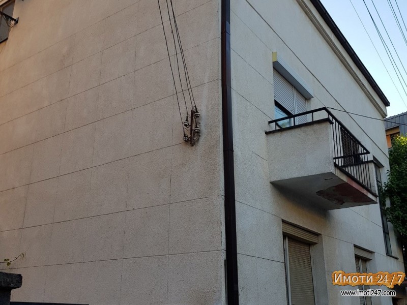 Се продава кукја во центар - 286м2