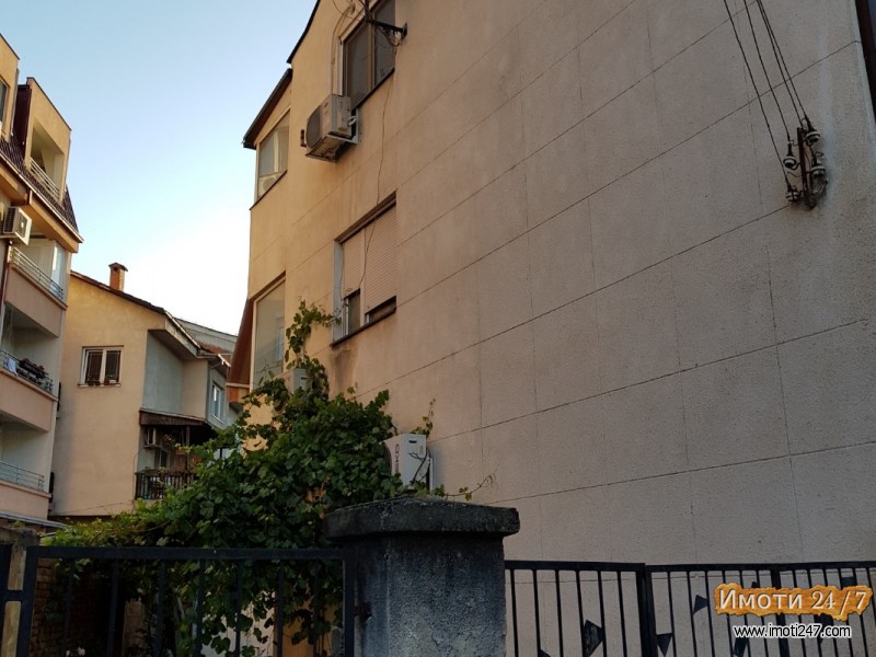 Се продава кукја во центар - 286м2