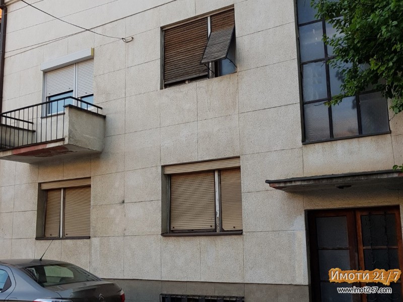 Се продава кукја во центар - 286м2
