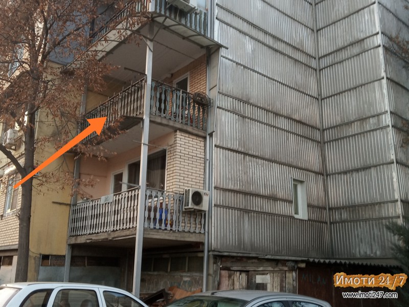 Se prodava stan i garaza vo Cento Skopje