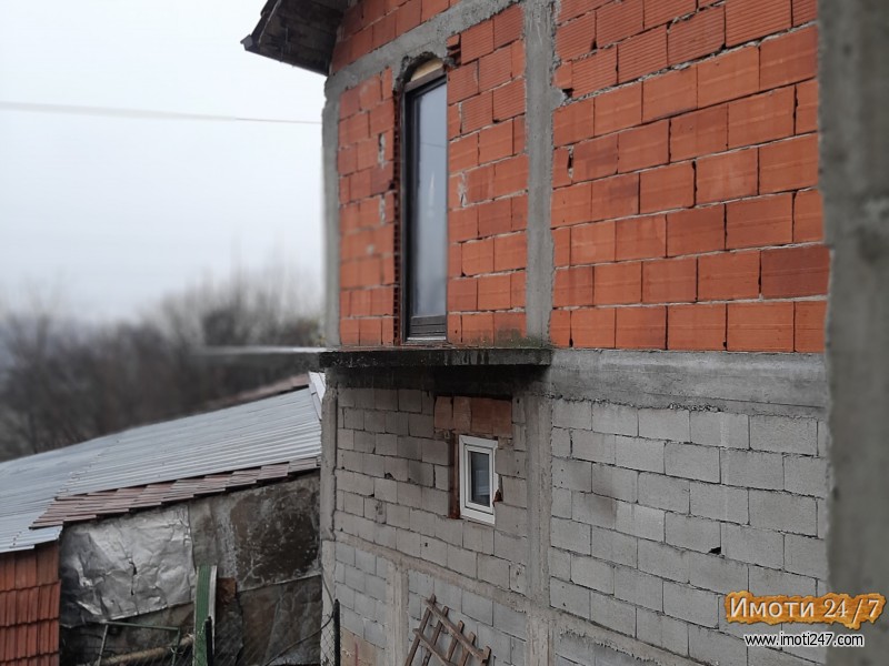 Se prodavaat dve kuki