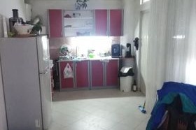 Prodavam stan vo Centar  sprat od kuka  89 m2 na kat 1 totalno nezavisen so 2 vleza Stanot ima 