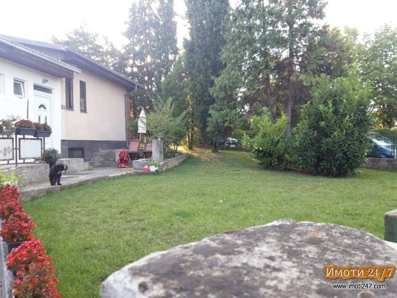 PRODAVAM KUKjA VO nas ZELEZARA 