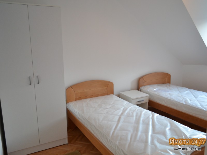 SE IZDAVA NOV KOMPLETNO UREDEN STAN VO STROG CENTAR