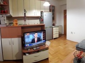 SE IZDAVA STAN BLIZU UNIVERZALNA SALA