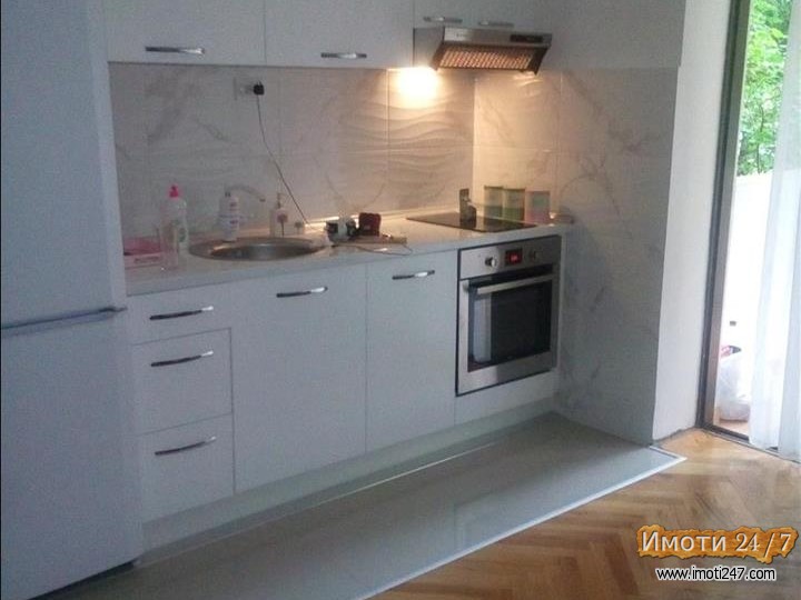Izdavam stan vo Karpos 1