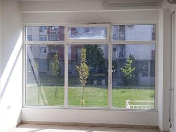 Деловен простор во населба Автокоманда