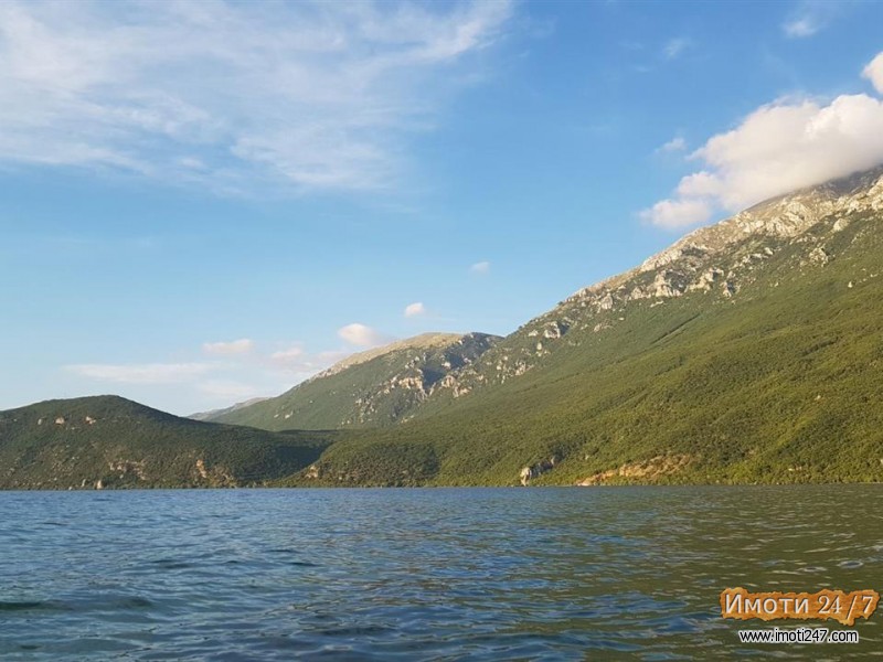 ЕДИНСТВЕН ПЛАЦ НА ОХРИДСКО ЕЗЕРО