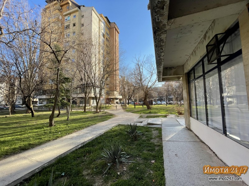 СЕ ПРОДАВА ДЕЛОВЕН ПРОСТОР ВО СРЦЕТО НА АЕРОДРОМ