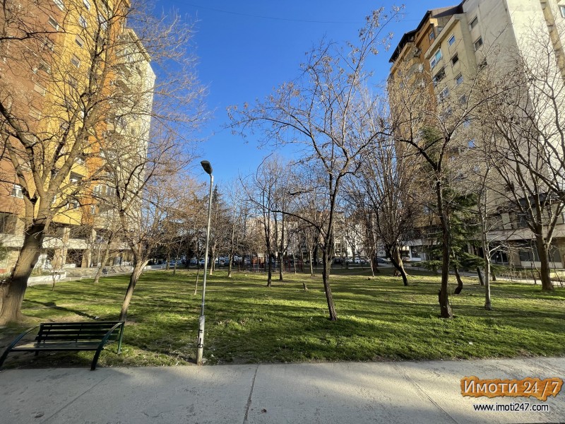 СЕ ПРОДАВА ДЕЛОВЕН ПРОСТОР ВО СРЦЕТО НА АЕРОДРОМ