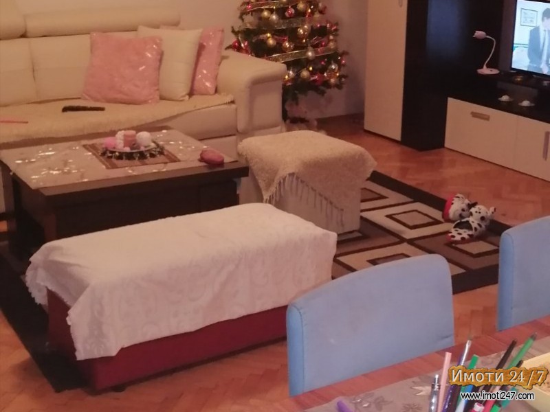Prodavam stan vo novo lisice na prvi sprat 80m2