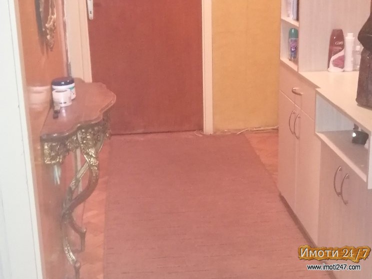 Prodavam stan vo novo lisice na prvi sprat 80m2