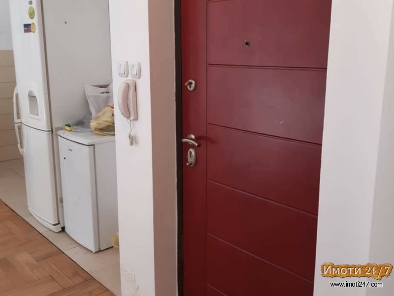 Se prodava stan vo Centar