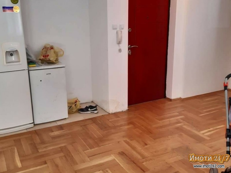 Se prodava stan vo Centar