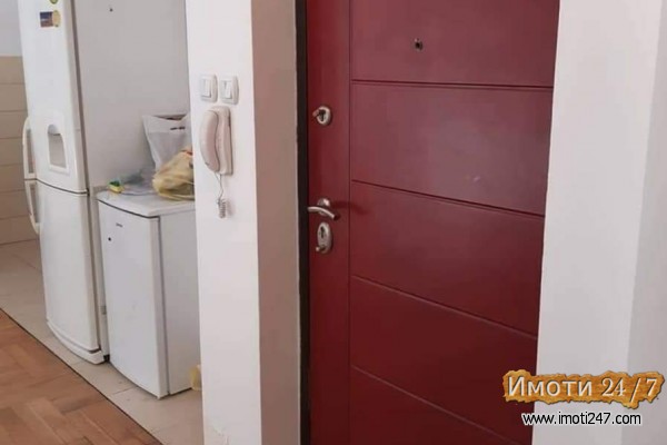Se prodava stan vo Centar