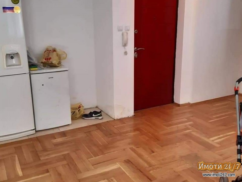 Se prodava stan vo Centar