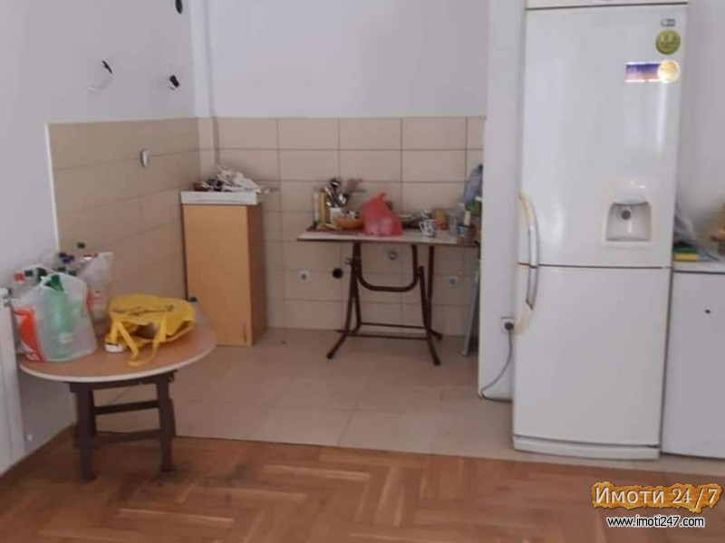 Se prodava stan vo Centar