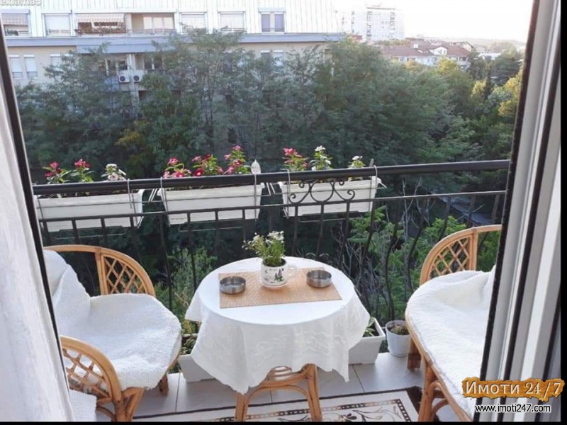 Se prodava stan vo Karpos 1