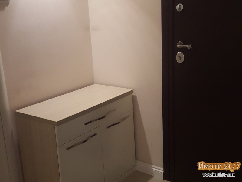 Се изнајмува луксузно уреден стан во близина на хотел Русија