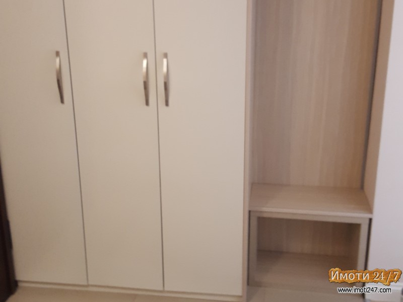 Се изнајмува луксузно уреден стан во близина на хотел Русија