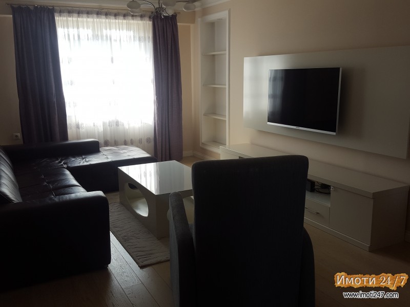 Се изнајмува луксузно уреден стан во близина на хотел Русија