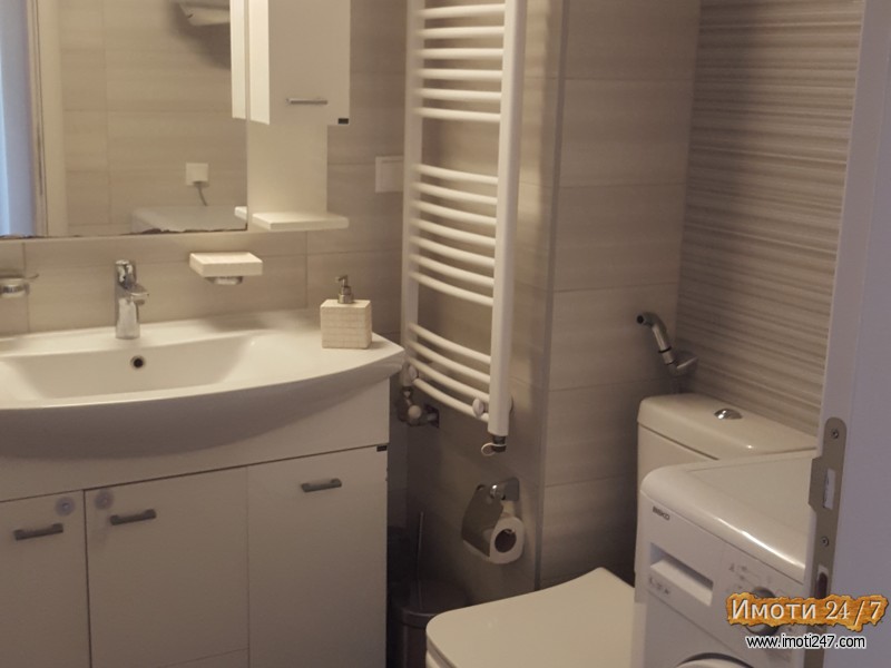 Се изнајмува луксузно уреден стан во близина на хотел Русија