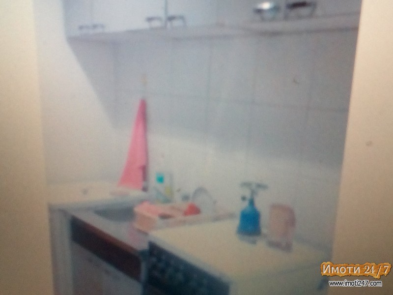 SE IZDAVA KUKA KAJ ZELEZNICKA