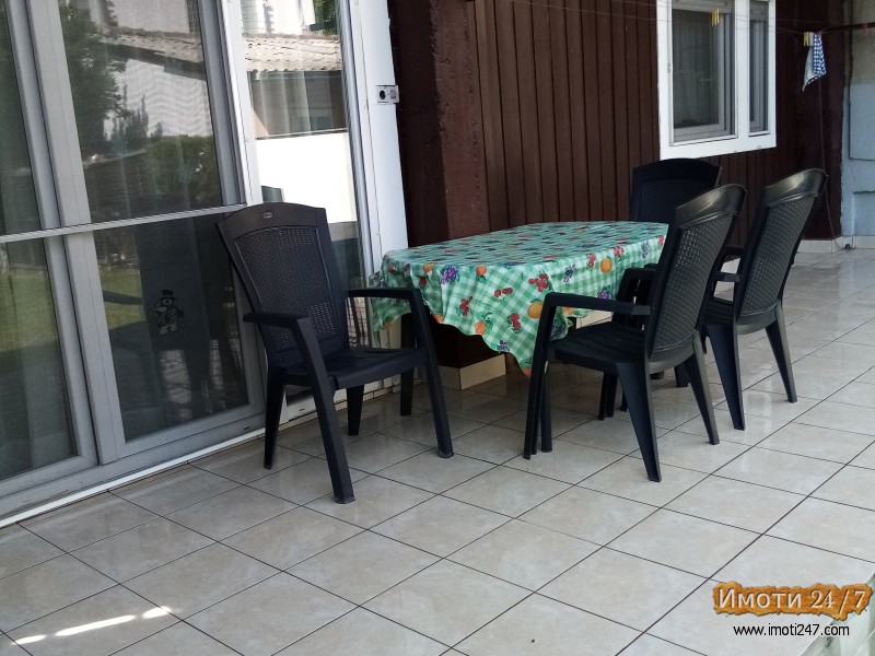 Prodavam finska baraka 53m2 so dvorno mesto 200 m2 I garaza vo naselba Lisice