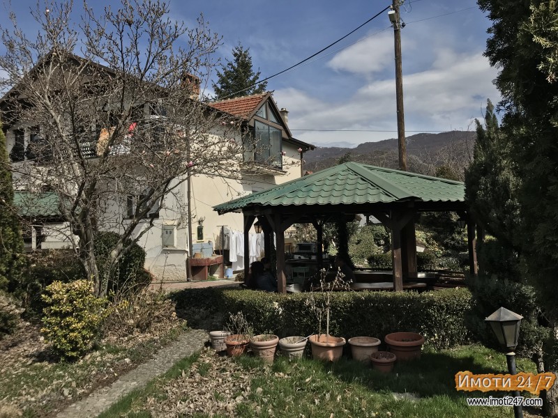 SE PRODAVA KUKJA 143M2+680M2 DVOR VO OKOLINATA NA OHRID