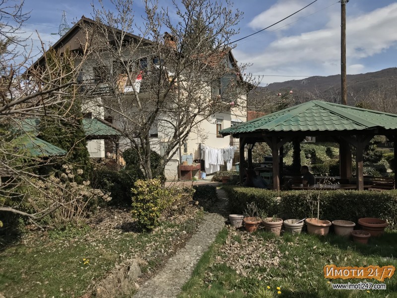 SE PRODAVA KUKJA 143M2+680M2 DVOR VO OKOLINATA NA OHRID
