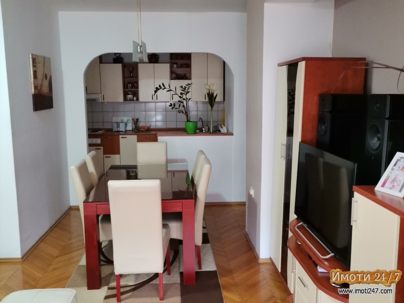 Se Izdava stan 75m2 vo gradski zid Centar Skopje
