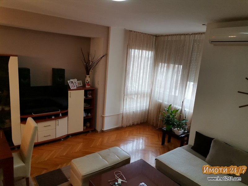 Se Izdava stan 75m2 vo gradski zid Centar Skopje