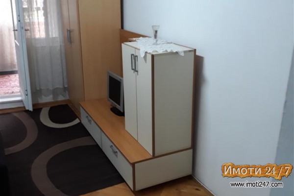 IZDAVAM KOMPLETNO NAMESTEN STAN 