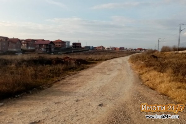 Плац во елитна населба Јака
