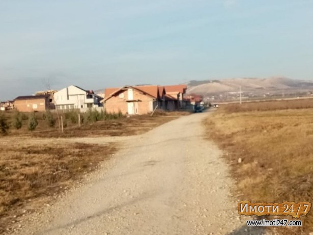 Плац во елитна населба Јака