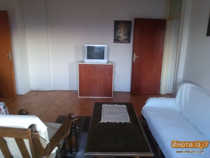 Се издава трособен стан во Ново Лисиче