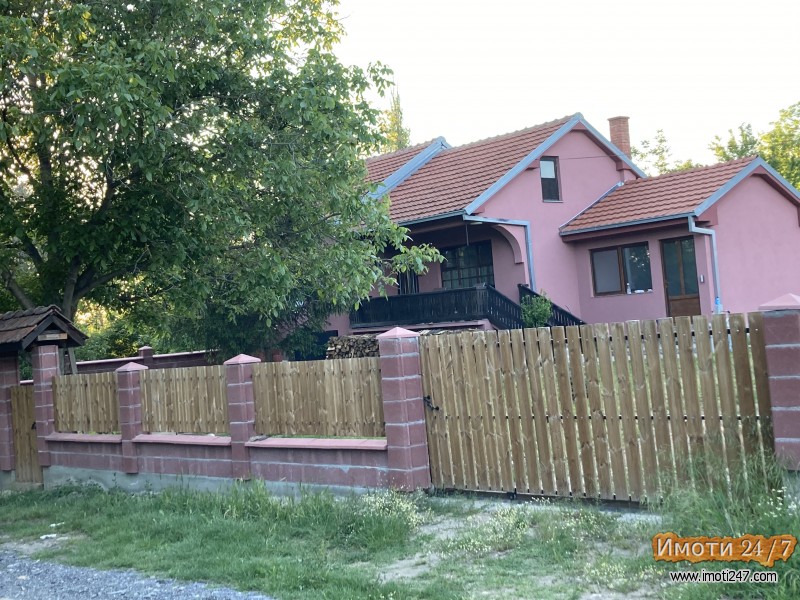 Se prodava vikend kukja