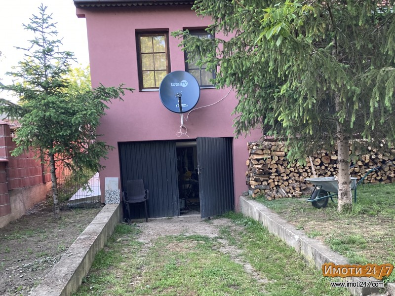 Se prodava vikend kukja