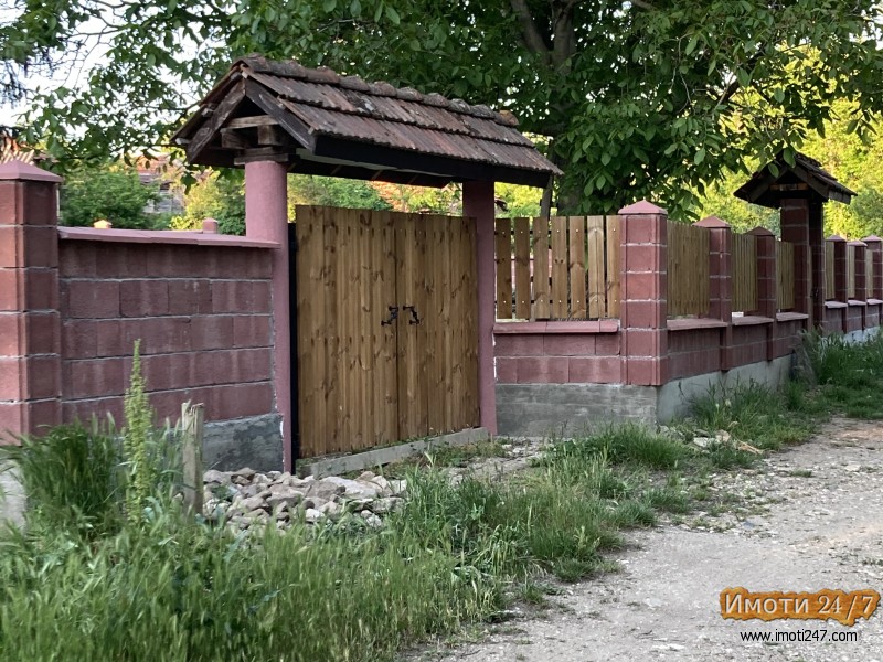Se prodava vikend kukja