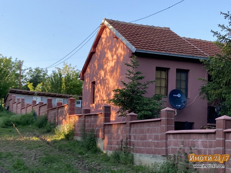 Se prodava vikend kukja