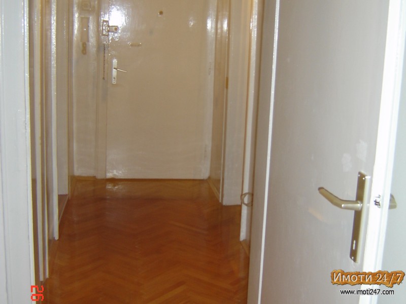 Се издава стан во Центар