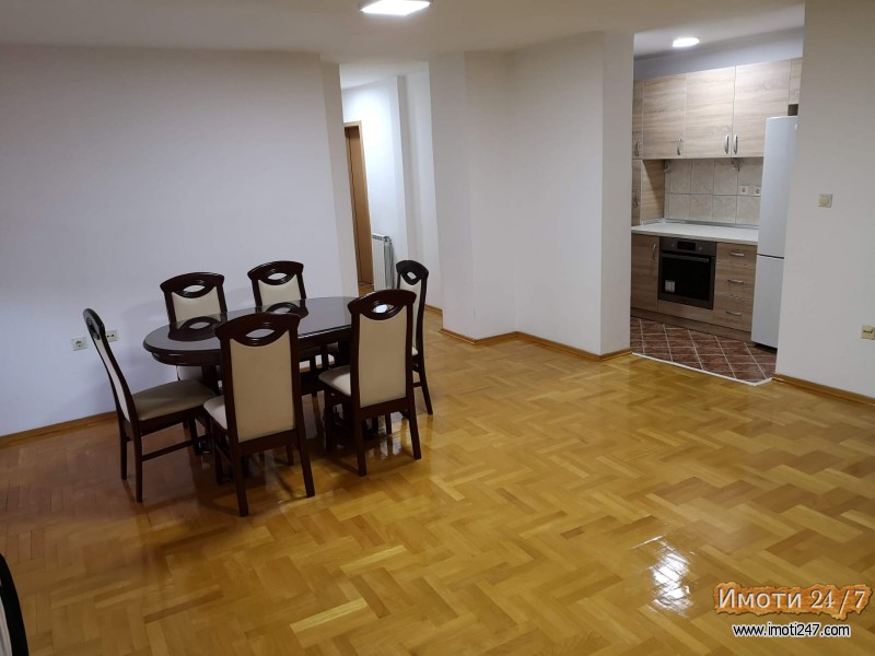 Se izdava Stan pozadi Capitol mall