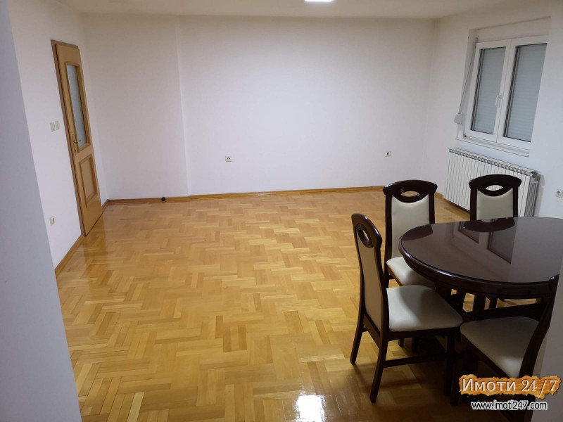 Se izdava Stan pozadi Capitol mall