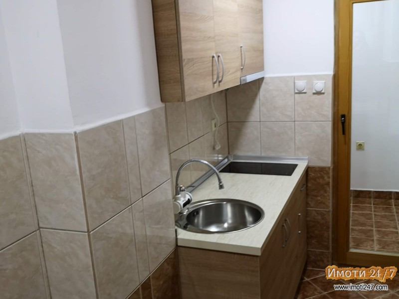 Se izdava Stan pozadi Capitol mall