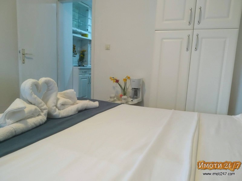 Se izdava apartman do ezerskiot kej