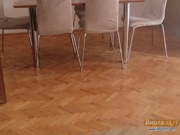 Se prodava stan vo novo lisice 80m2 na prvi sprat na dobra lokacija